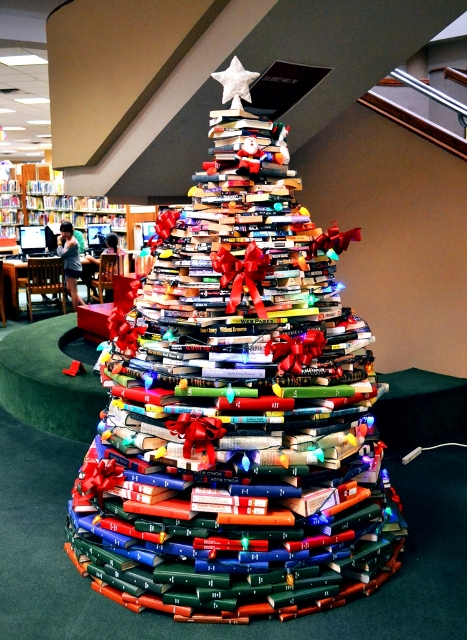Christmas Books Tree 1
